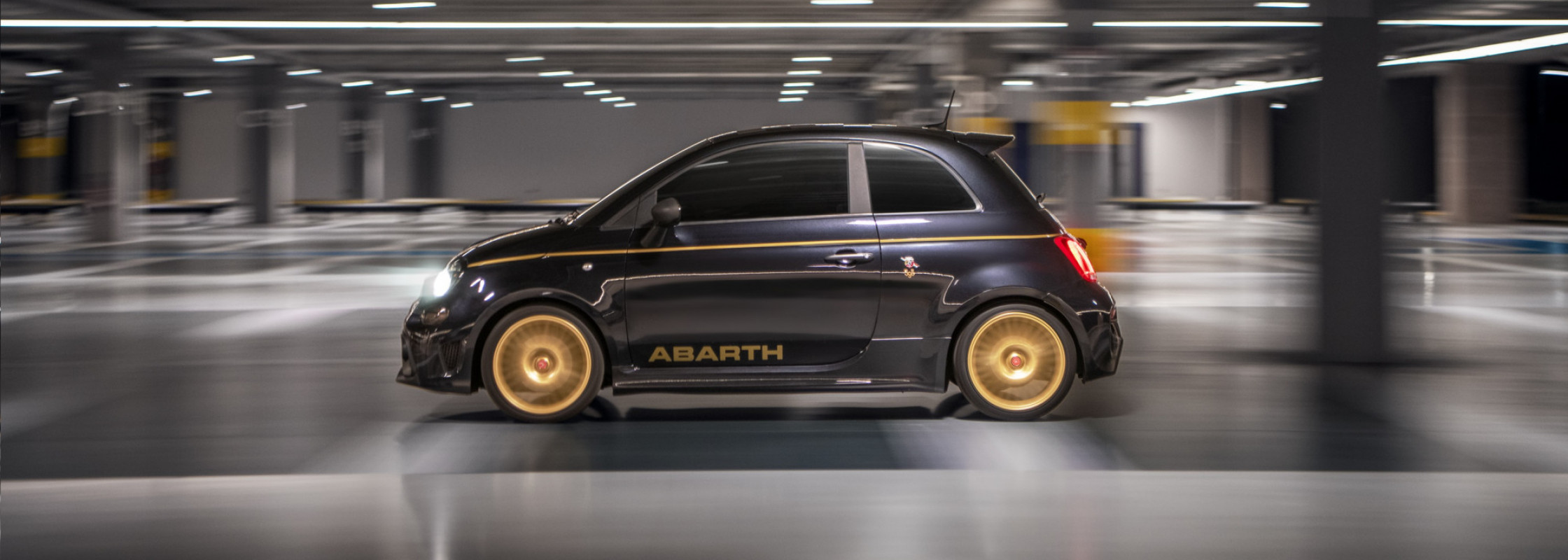 Abarth 595 Scorpioneoro, Schwarz, Gold, Special Edition, Limited Edition, Neu, fahrend in Halle